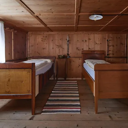 Floras Haus Homestay Schattwald