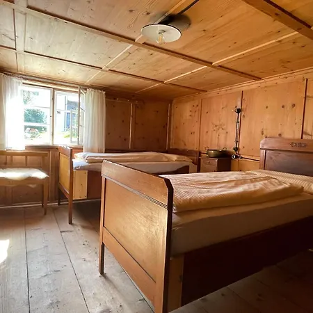 Homestay Floras Haus Schattwald